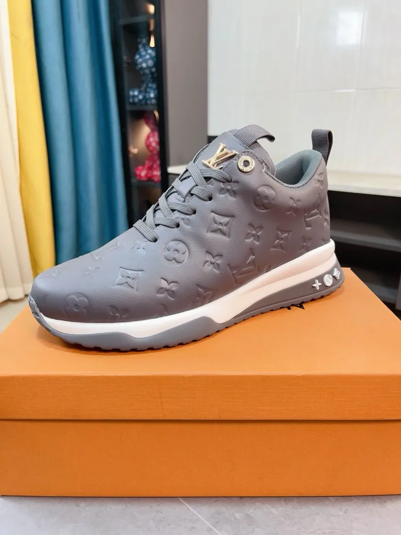 Ex-factory price 520🌹🌹[lv]🌹High-end men's shoes brand: Official website 1:1 Latest masterpiece: The upper is made of Italian imported first-layer cowhide punching design➕made of full genuine leather lining🔥, making walking more convenient and comfortable! Exclusive new style, stunning work [color]! Create a fashionable personality to set off your uniqueness! A must-have for trendy men! Classic🔥Number: 38-44